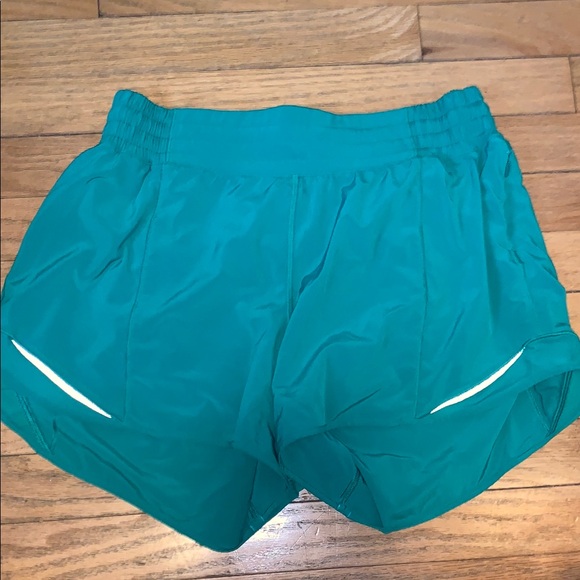 Kelly Green Lululemon Hotty Hot High Rise Lined Short 4” - Picture 2 of 4